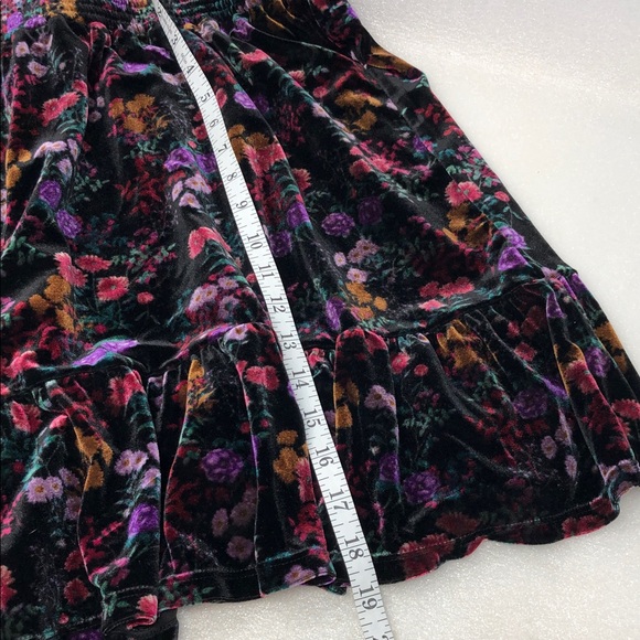 LOFT Skirt Black Dark Floral Velvet Ruffle Hem Mini Whimsigoth Size Medium - Picture 8 of 10